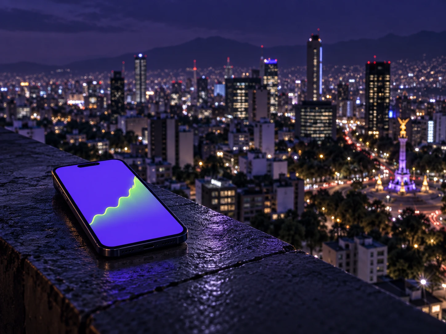 La Ciudad de México de noche con un celular que muestra la gráfica de Double D